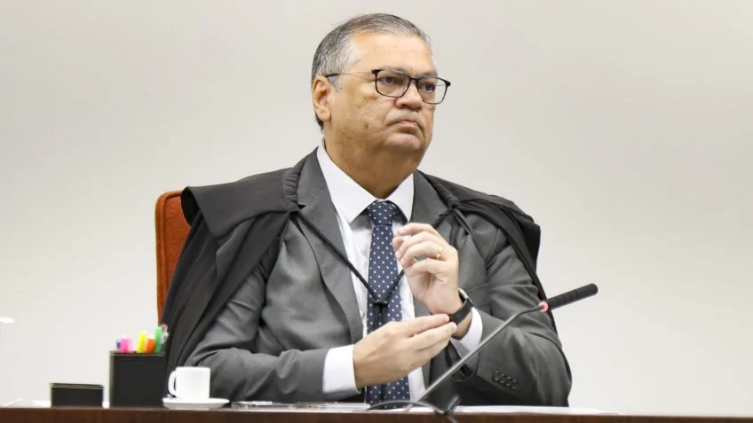 Dino defende mesma publicidade para banqueiros, políticos e magistrados